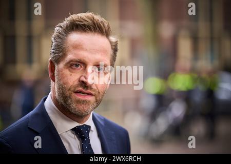 DEN HAAG: Hugo de Jonge, scheidender Minister für Wohnungswesen und Raumordnung, trifft zur wöchentlichen Kabinettssitzung im Binnenhof ein. ANP PHIL NIJHUIS niederlande raus - belgien raus Stockfoto