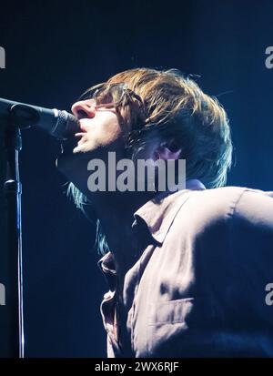 11. Oktober 2002 – das letzte Mal, als Oasis ihre eigene Show in Sydney spielte, im Enmore Theatre in Newtown, Sydney. Liam Gallagher spielt. Stockfoto