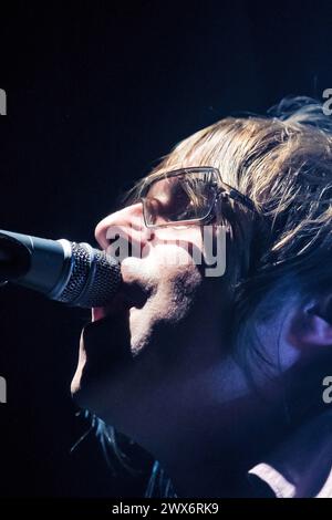 11. Oktober 2002 – das letzte Mal, als Oasis ihre eigene Show in Sydney spielte, im Enmore Theatre in Newtown, Sydney. Liam Gallagher spielt. Stockfoto