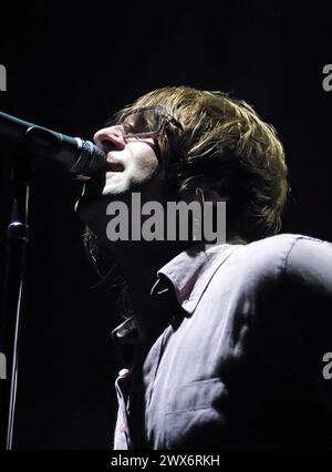 11. Oktober 2002 – das letzte Mal, als Oasis ihre eigene Show in Sydney spielte, im Enmore Theatre in Newtown, Sydney. Liam Gallagher spielt. Stockfoto