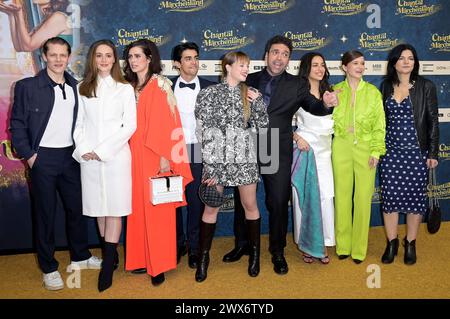 Max von der Groeben, Maria Ehrich, Nora Tschirner, Mido Kotaini, Jella Haase, Bora Dagtekin, Gizem Emre, Lena Schömann und Jasmin Tabatabai bei der Premiere des Kinofilms Chantal im Märchenland im Zoo Palast. Berlin, 27.03.2024 *** Max von der Groeben, Maria Ehrich, Nora Tschirner, Mido Kotaini, Jella Haase, Bora Dagtekin, Gizem Emre, Lena Schömann und Jasmin Tabatabai bei der Premiere des Films Chantal im Märchenland im Zoo Palast Berlin, 27 03 2024 Foto:XF.xKernx/xFuturexImagex chantal berlin 4451 Stockfoto