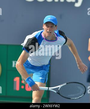 MIAMI GARDENS, FLORIDA - 26. MÄRZ: Jannik Sinner (Italien) gegen Christopher O’Connell (Australien) während des Miami Open Day 2024, präsentiert von Itaú im Hard Rock Stadium am 26. März 2024 in Miami Gardens, Florida. (Foto: JL/SIPA USA) Stockfoto