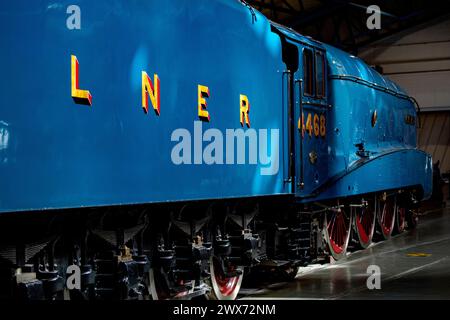 National Railway Museum, York. März 2024 LNER Class A4 4468 Mallard ist eine 4-6-2-Dampflokomotive, die 1938 für den Einsatz auf der London gebaut wurde Stockfoto