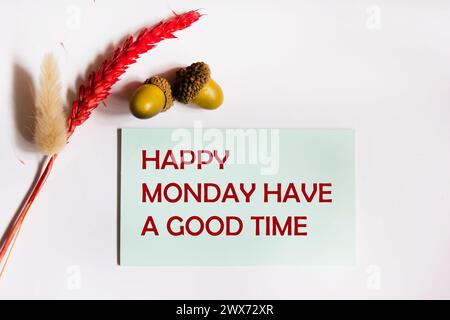 Happy Monday, have a good time, Aufkleber Text mit gelbem und rotem Weizenohr auf weißem Hintergrund Stockfoto