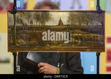 GRONINGEN - 28.03.2024, das Lentetuin während der Vorschau der Ausstellung 150 Jahre Groninger Museum, hinter den Kulissen. In zweitausendundzwanzig Jahren wurde das Gemälde Vincent van Gogh aus dem Museum Singer Laren gestohlen und nach dem Diebstahl zum ersten Mal in ein Museum zurückgebracht. ANP JILMER POSTMA niederlande aus - belgien aus Stockfoto