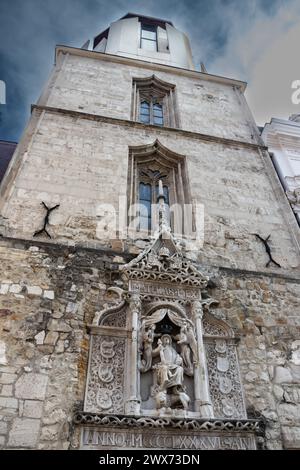 Die berühmte Matthiaskirche in Budapest, Ungarn, ist ein muss für einen Besuch. Gotische Architektur und dekorative farbenfrohe, kraftvolle Kirche Stockfoto