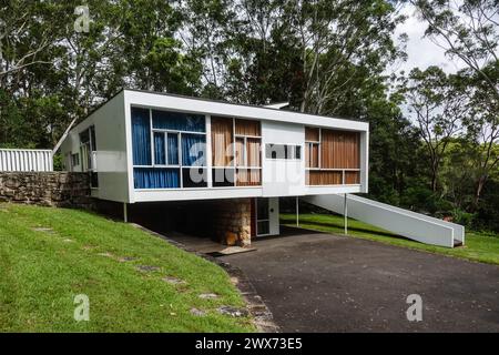 Das Rose Seidler House in Wahroonga ist ein denkmalgeschütztes Beispiel für moderne Architektur aus der Mitte des 20. Jahrhunderts und ein Museum, das Wohndesign zeigt. Stockfoto