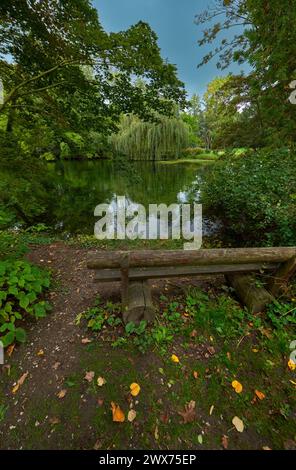 Besuch des Schlosses Paffendorf in Nordrhein-Westfalen an einem regnerischen Tag Stockfoto