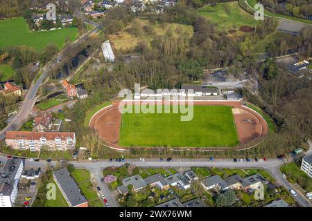 Luftbild, Fußballstadion und Leichtathletistadion am Freibad des TV Jahn Hiesfeld, Waldgebiet, Hiesfeld, Dinslaken, Nordrhein-Westfalen, Deutschland ACHTUNGxMINDESTHONORARx60xEURO *** Luftaufnahme, Fußballstadion und Leichtathletikstadion am Freibad von TV Jahn Hiesfeld, Waldgebiet, Hiesfeld, Dinslaken, Nordrhein-Westfalen, Deutschland ACHTUNGxMINDESTHONORARx60xEURO Stockfoto