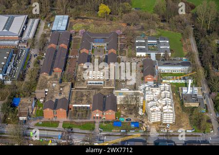 Luftbild, Baustelle mit Neubau am Gustav-Heinemann-Gymnasium, Schulhof und Schulkinder, Hiesfeld, Dinslaken, Nordrhein-Westfalen, Deutschland ACHTUNGxMINDESTHONORARx60xEURO *** Luftaufnahme, Baustelle mit Neubau am Gustav Heinemann Gymnasium, Schulhof und Schulkinder, Hiesfeld, Dinslaken, Nordrhein-Westfalen, Deutschland ACHTUNGxMINDESTHONORARx60xEURO Stockfoto