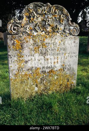 St. Mary's Church, Chilham, Canterbury, Kent. 19. Grabstein der Freimaurer. John Knowler „Kirchwärter dieser Pfarrei“ und seine Frau Harriet Stockfoto