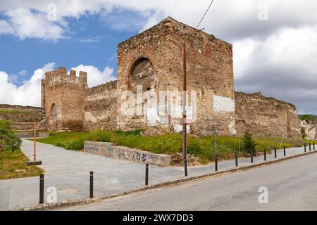 Thessaloniki, Griechenland - 03. Mai 2019: Die Stadtmauern von Thessaloniki (griechisch Τείχη της Θεσσαλονίκης) sind die Stadtmauern, die die Stadt Thessaloniki umgeben Stockfoto