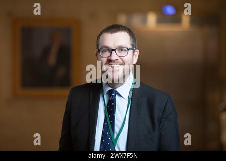 Edinburgh, Großbritannien. März 2024. Edinburgh, Schottland, Großbritannien. 28. März 2024: Oliver Mundell MSP, Schottische Konservative Partei. Szenen innerhalb des schottischen Parlaments während der letzten wöchentlichen Sitzung der First Minister Fragen vor der Osterpause und nur wenige Tage bevor das Gesetz über Hassverbrechen in Schottland Gesetz wird. Credit: Colin D Fisher Credit: Colin Fisher/Alamy Live News Stockfoto