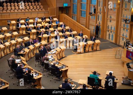 Edinburgh, Großbritannien. März 2024. Edinburgh, Schottland, Großbritannien. 28. März 2024PICTED: Humza Yousaf MSP, erster Minister von Schottland und Führer der Schottischen Nationalpartei (SNP). Szenen innerhalb des schottischen Parlaments während der letzten wöchentlichen Sitzung der First Minister Fragen vor der Osterpause und nur wenige Tage bevor das Gesetz über Hassverbrechen in Schottland Gesetz wird. Credit: Colin D Fisher Credit: Colin Fisher/Alamy Live News Stockfoto