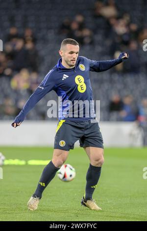 JOHN McGinn, professioneller Fußballspieler, spielt für die schottische Nationalmannschaft. Bild, das während eines Trainings und einer Aufwärmsitzung im Hampden Park aufgenommen wurde, Stockfoto