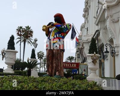 Mosaikskulptur von Niki de Saint Phalle des Jazz-Trompeters Miles Davis, vor dem berühmten Hotel Negresco an der Promenade des Anglais. Stockfoto