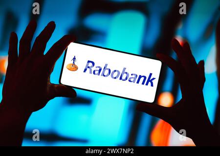 In dieser Abbildung wird das Rabobank-Logo auf einem Smartphone-Bildschirm angezeigt. Stockfoto