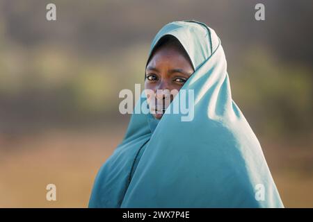 Junge Frau in der Gemeinde Maraban Dare, im Bundesstaat Plateau, 07.02.2024. Maraban Dare Nigeria *** Junge Frau in Maraban Dare Community, Plateau S Stockfoto