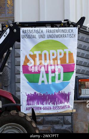 Gera gegen Rechts - Kundgebung gegen Rechtsextremismus - Gegen Rechte Terror in Deutschland - Deutschland, DE, DEU, Germany, Gera 23.03.2024 - Einige Hundert Menschen sind auf dem Marktplatz von Gera für Solidarität und gegen Rechtsextremismus zu einer Protestundgebung zusammengekommen. Außer den politischen Parteien haben sich auch Vereine, Sozialverbände und Kirchen an der Kundgebung mit Div. Infostände auf dem Martplatz beteiligt. Hauptauslöser der zahlreichen Demonstrationen in ganz Deutschland gegen die AfD sind die Recherchen von CORRECTIV Recherchen für die Gesellschaft gemeinnützige Stockfoto