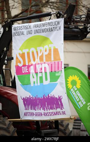 Gera gegen Rechts - Kundgebung gegen Rechtsextremismus - Gegen Rechte Terror in Deutschland - Deutschland, DE, DEU, Germany, Gera 23.03.2024 - Einige Hundert Menschen sind auf dem Marktplatz von Gera für Solidarität und gegen Rechtsextremismus zu einer Protestundgebung zusammengekommen. Außer den politischen Parteien haben sich auch Vereine, Sozialverbände und Kirchen an der Kundgebung mit Div. Infostände auf dem Martplatz beteiligt. Hauptauslöser der zahlreichen Demonstrationen in ganz Deutschland gegen die AfD sind die Recherchen von CORRECTIV Recherchen für die Gesellschaft gemeinnützige Stockfoto