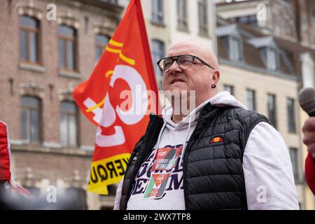 Lille, Frankreich. März 2024. Jean-Paul Delescaut während der von der CGT organisierten Kundgebung zur Unterstützung von Jean-Paul Delescaut, Sekretär der departementunion des Nordens, der wegen „Entschuldigung des Terrorismus“ am 28. März 2024 vor Gericht in Lille, Frankreich, angeklagt wurde. Foto: Sebastien Courdji/ABACAPRESS.COM Credit: Abaca Press/Alamy Live News Stockfoto