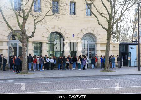 Frankreich, Region Ile-de-France, Paris Rive Gauche, Montparnasse, 14. Arrondissement, Denfert-Rochereau, Eingang zu den Pariser Katakomben, 20. März 2024 Stockfoto