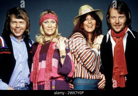 ABBA: Das Filmjahr : 1977 Schweden / Australien Regie : lasse Hallström Björn Ulvaeus, Robert Hughes, Agnetha Fältskog, Anni-Frid Lyngstad, Benny Andersson Stockfoto