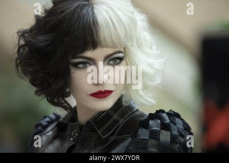 Cruella Jahr : 2021 USA Regie : Craig Gillespie Emma Stone Stockfoto