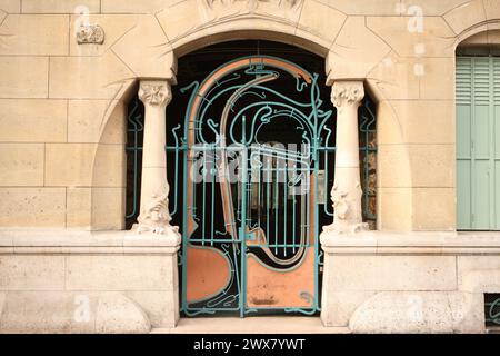 Le Castel Béranger, Rue Jean de La Fontaine 14, Paris Eingangstür des 16. Arrondissements Baudatum: 1894-1898 Architekt: Hector Guimard Jugendstilgebäude 1898 mit dem ersten Preis beim Fassadenwettbewerb der Stadt Paris ausgezeichnet Stockfoto