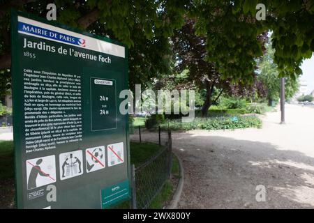 Paris, avenue Foch, Gärten auf der Avenue Foch, Denkmal für Alphand gewidmet Stockfoto