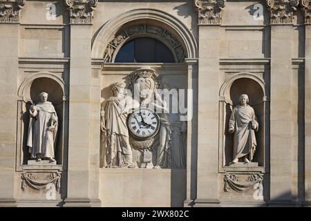 Paris, Boulevard Saint Michel, Université de la Sorbonne, 5. Arrondissement, Kapelle, Kuppel, Skulpturen, Uhr, Fassade, Stockfoto