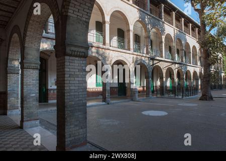 Paris, 71 rue du Ranelagh, lycee Moliere, Innenhof und Galerien Stockfoto