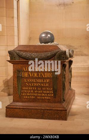 Paris, Place du Panthéon, Krypta des Panthéon, Grab von Voltaire, Stockfoto