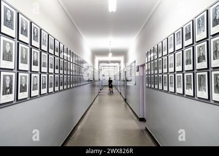 Ausstellung von Fotos von Gefangenen im KZ-Museum Auschwitz I, Polen Stockfoto