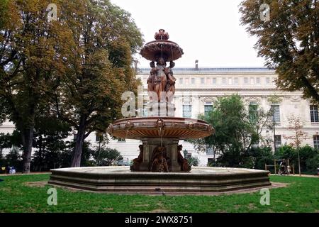 Paris, Frankreich - 1. September 2017: Fontaine Louvois mitten im Carré Louvois vor der Bibliothèque nationale de France Richelieu Louv Stockfoto