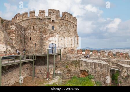 Thessaloniki, Griechenland - 03. Mai 2019: Der Trigonio-Turm ist ein Verteidigungsturm im östlichen Teil der Stadtmauer von Thessaloniki. Stockfoto