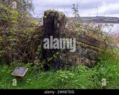 März 2024: Überreste des Bogens des Schiffsgesandten in Purton Hulks, Schiffsfriedhof in Gloucestershire, England. Stockfoto