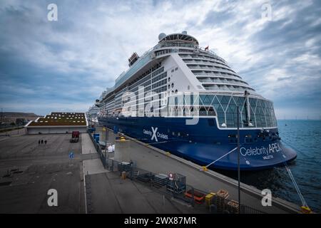 Kopenhagen, Dänemark - 29. Juli 2023: Prominente Kreuzfahrtschiff Apex im Hafen von Kopenhagen. Stockfoto