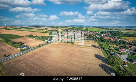 Erdberg Katastralgemeinde der Stadtgemeinde Poysdorf im Weinviertel Luftbild Luftaufnahme Stockfoto