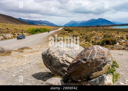 Die Straße Zum Los Glaciares Nationalpark Vor Der Stadt El Calafate, Patagonien, Argentinien. Stockfoto