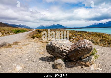 Die Straße Zum Los Glaciares Nationalpark Vor Der Stadt El Calafate, Patagonien, Argentinien. Stockfoto