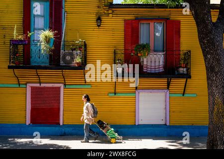 Farbenfrohe Gebäude im Viertel La Boca in Buenos Aires, Argentinien. Stockfoto
