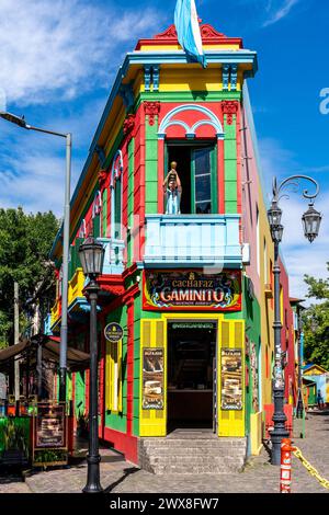 Farbenfrohe Gebäude im Viertel La Boca in Buenos Aires, Argentinien. Stockfoto