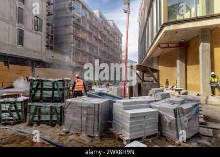 Hamburg, Deutschland. März 2024. Blick auf die Baustelle Überseeplatz im Westfield Hamburg-Überseequartier, die ab dem 25. April 2024 schrittweise eröffnet werden soll. Quelle: Markus Scholz/dpa/Alamy Live News Stockfoto