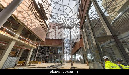 Hamburg, Deutschland. März 2024. Blick auf die Baustelle der Mall in Westfield Hamburg-Überseequartier, die ab dem 25. April 2024 schrittweise eröffnet werden soll. Quelle: Markus Scholz/dpa/Alamy Live News Stockfoto