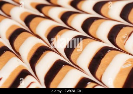 Abstrakter Zuckerhintergrund Kondensmilch und Schokolade. Lebensmittelfoto Stockfoto