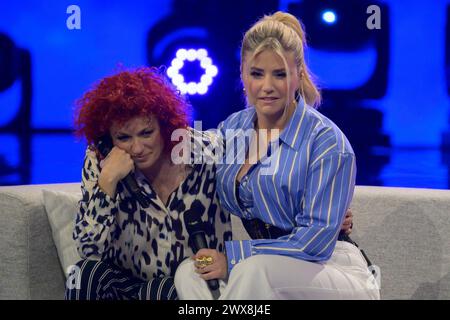 V.l. Lucy Diakovska, emotionales Gespräch auch auf der Couch, Beatrice Egli, Beatrice Egli Show, TV, Aufnahme, Berlin Adlershof, Sendedatum 6,0 Stockfoto