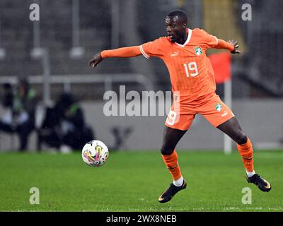 LINSE - Nicolas Pepe von der Elfenbeinküste während des Freundschaftsspiels zwischen der Elfenbeinküste und Uruguay am 26. März 2024 im Stade Bollaert Delelis in Lens, Frankreich. ANP | Hollandse Hoogte | GERRIT VAN COLOGNE Stockfoto