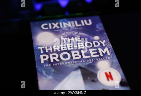 Viersen, Deutschland - 9. März. 2024: Nahaufnahme von Cixin Liu die 3-Körper-Problem-Netflix-Serie Stockfoto