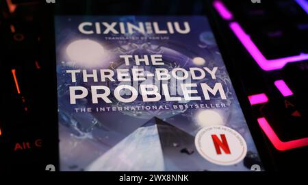 Viersen, Deutschland - 9. März. 2024: Nahaufnahme von Cixin Liu die 3-Körper-Problem-Netflix-Serie Stockfoto